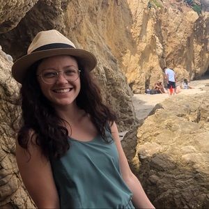 Meet your Posher, Caitlin